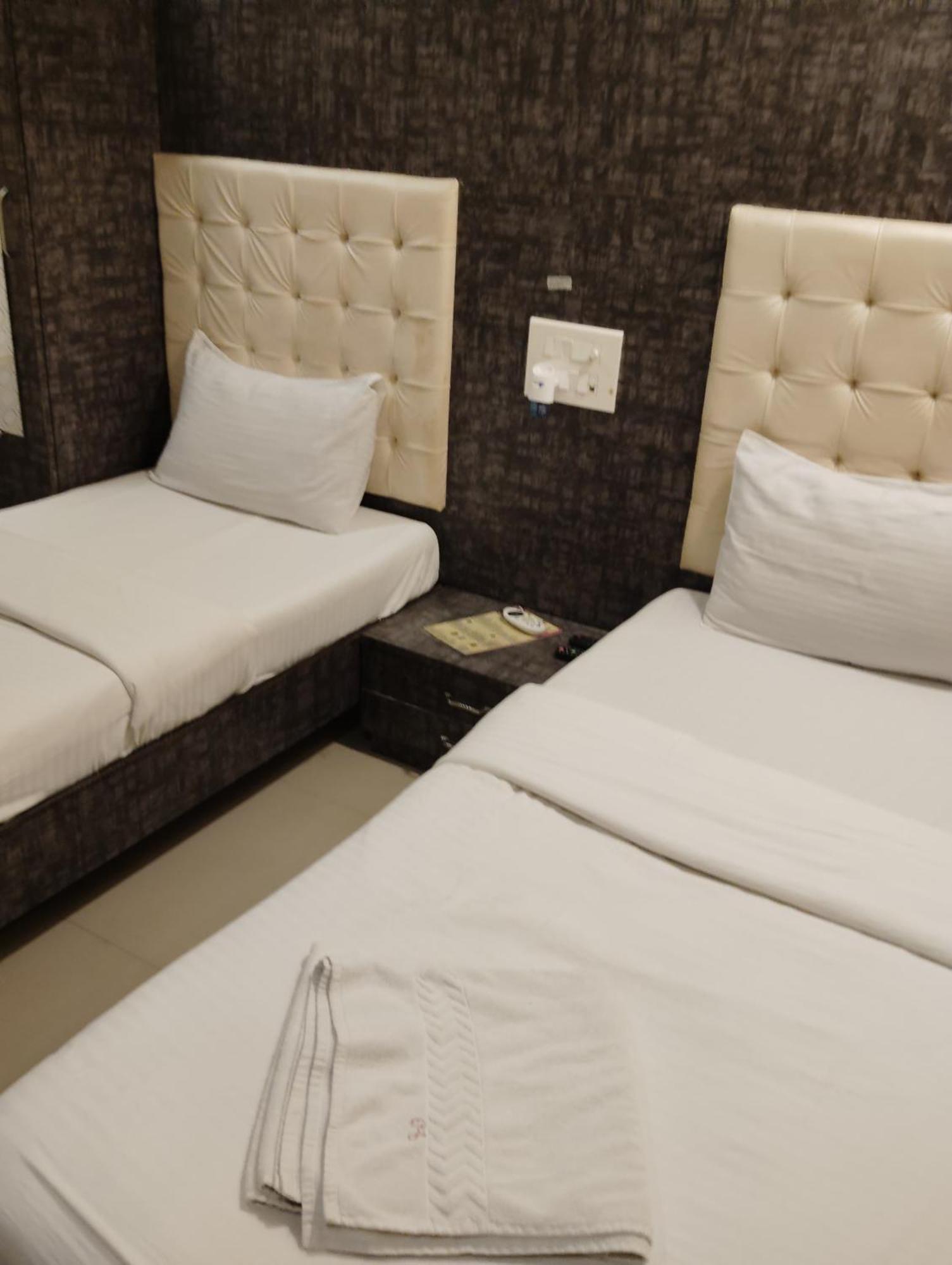 Hotel Crystal Park Near Nesco Exhibition Center Mumbai Exterior photo