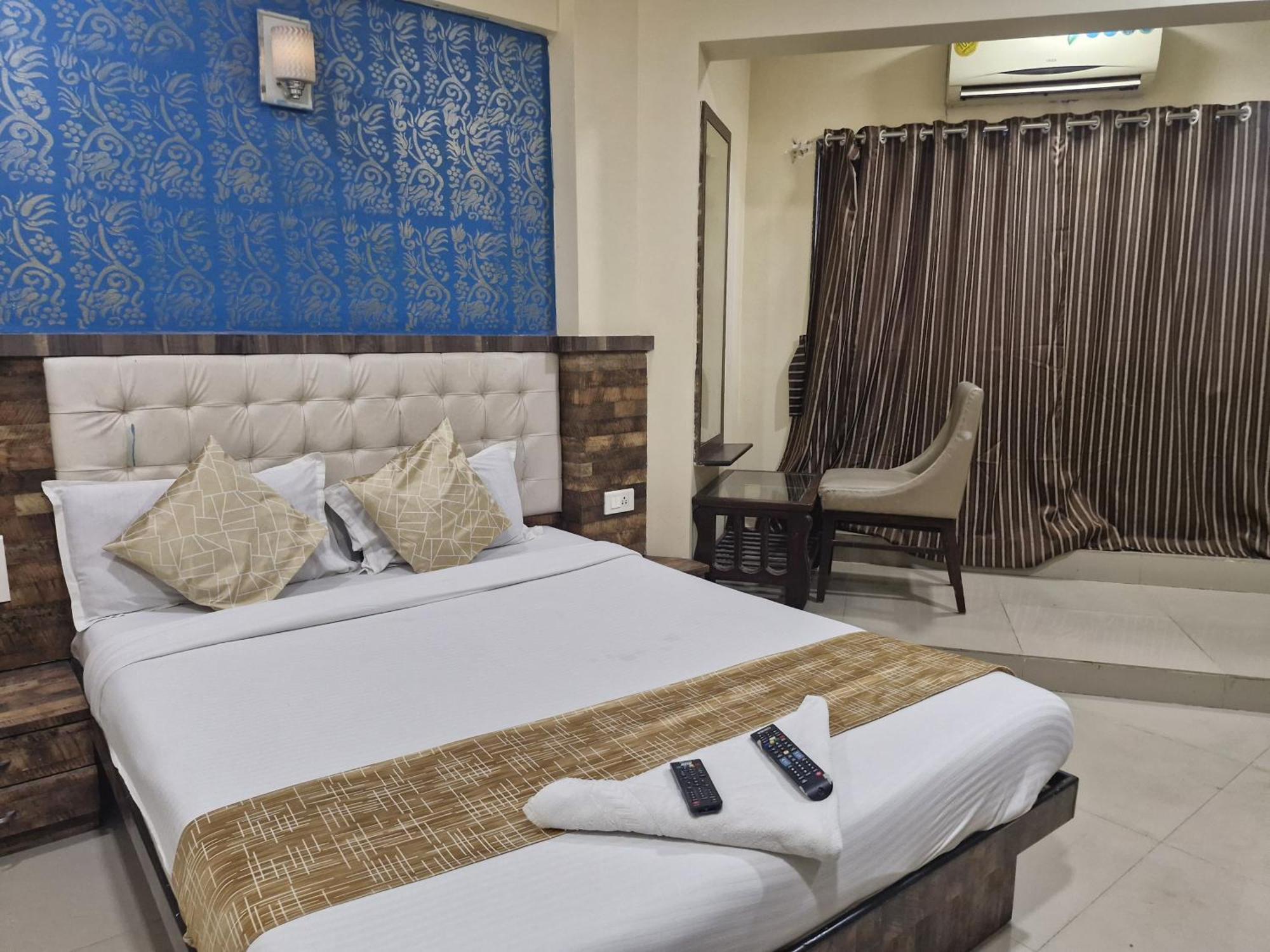 Hotel Crystal Park Near Nesco Exhibition Center Mumbai Exterior photo