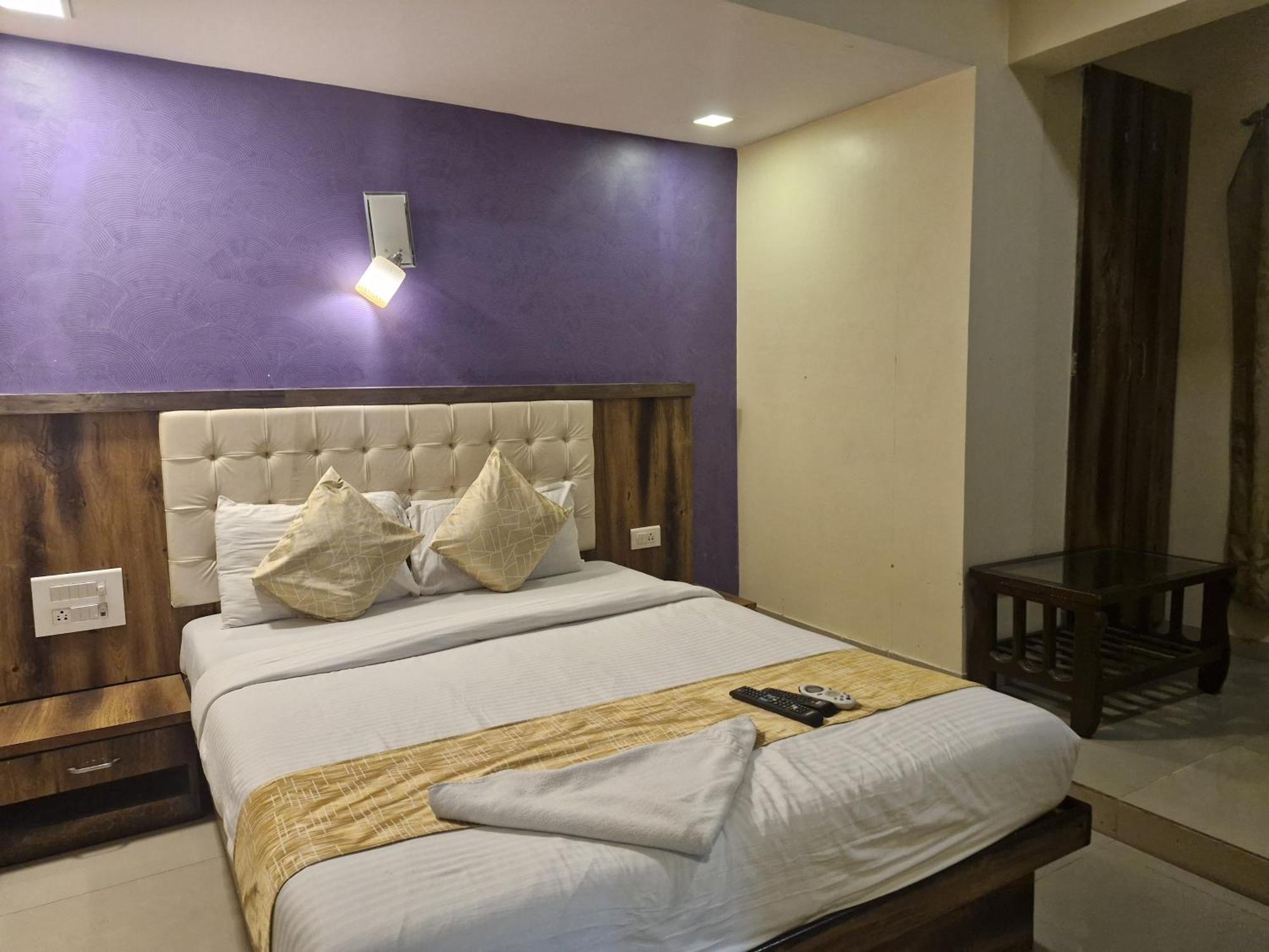 Hotel Crystal Park Near Nesco Exhibition Center Mumbai Exterior photo